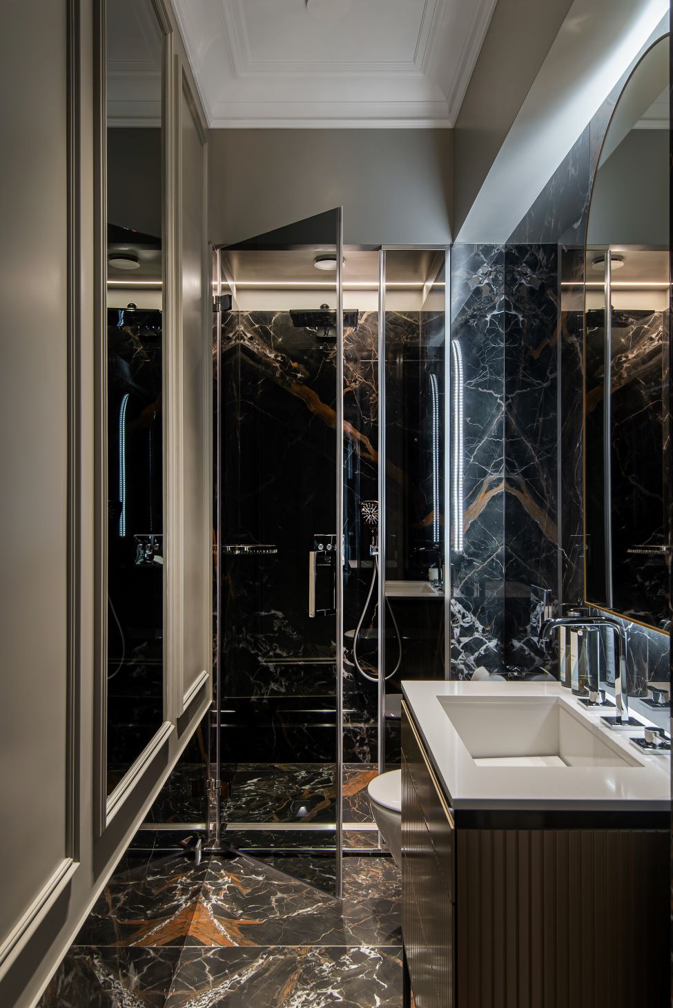 Klasisks dzīvoklis Rīgas centrā - marmora vannas istaba