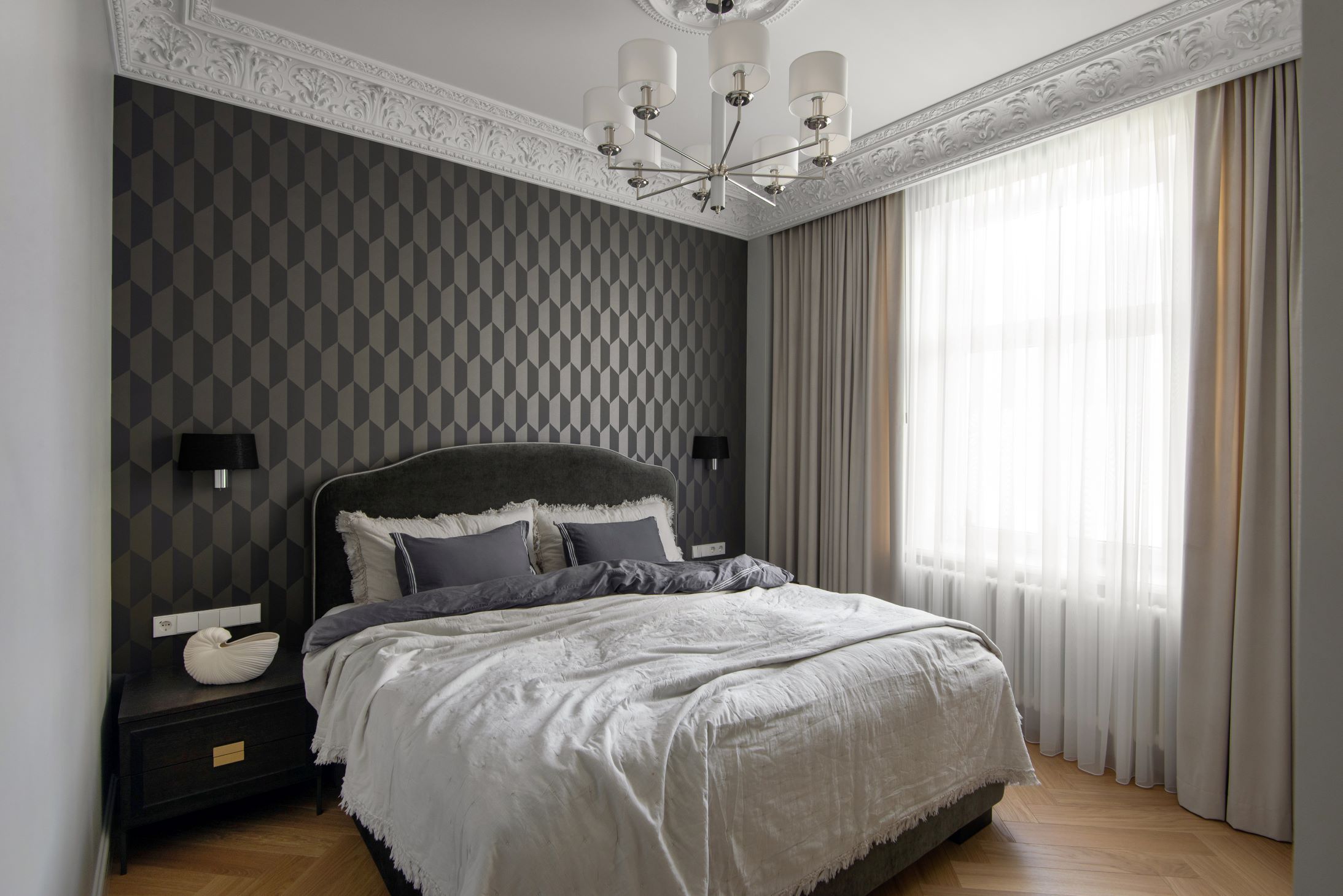 Klasisks dzīvoklis Rīgas centrā - guļamistaba ar lielu gultu 